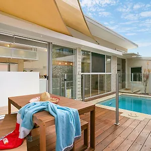 tobys-beach-house.queenslandhotels.net/