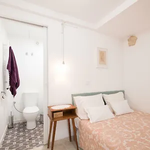 little-studio-for-two-alfama.hotels-lisbon-portugal.com/